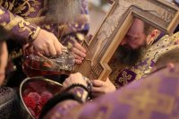 26-Архиепископ Амфилохий совершил Чин воздвижения Креста Господня в Андреевском кафедральном соборе 