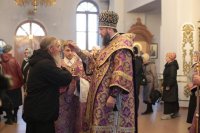 28-Архиепископ Амфилохий совершил Чин воздвижения Креста Господня в Андреевском кафедральном соборе 