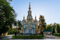 1-В праздник чудотворной Феодоровской иконы Божией Матери Управляющий Усть-Каменогорской и Семипалатинской епархией сослужил митрополиту Александру за Божественной Литургией в Вознесенском соборе Алматы