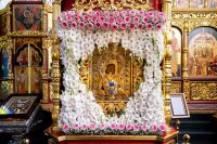 2-В праздник чудотворной Феодоровской иконы Божией Матери Управляющий Усть-Каменогорской и Семипалатинской епархией сослужил митрополиту Александру за Божественной Литургией в Вознесенском соборе Алматы