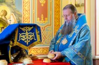 3-В праздник чудотворной Феодоровской иконы Божией Матери Управляющий Усть-Каменогорской и Семипалатинской епархией сослужил митрополиту Александру за Божественной Литургией в Вознесенском соборе Алматы