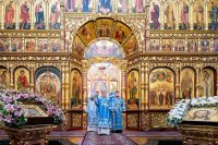 8-В праздник чудотворной Феодоровской иконы Божией Матери Управляющий Усть-Каменогорской и Семипалатинской епархией сослужил митрополиту Александру за Божественной Литургией в Вознесенском соборе Алматы