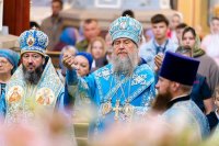 9-В праздник чудотворной Феодоровской иконы Божией Матери Управляющий Усть-Каменогорской и Семипалатинской епархией сослужил митрополиту Александру за Божественной Литургией в Вознесенском соборе Алматы