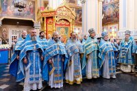 11-В праздник чудотворной Феодоровской иконы Божией Матери Управляющий Усть-Каменогорской и Семипалатинской епархией сослужил митрополиту Александру за Божественной Литургией в Вознесенском соборе Алматы