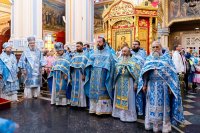 12-В праздник чудотворной Феодоровской иконы Божией Матери Управляющий Усть-Каменогорской и Семипалатинской епархией сослужил митрополиту Александру за Божественной Литургией в Вознесенском соборе Алматы