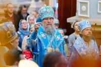 14-В праздник чудотворной Феодоровской иконы Божией Матери Управляющий Усть-Каменогорской и Семипалатинской епархией сослужил митрополиту Александру за Божественной Литургией в Вознесенском соборе Алматы