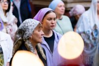 15-В праздник чудотворной Феодоровской иконы Божией Матери Управляющий Усть-Каменогорской и Семипалатинской епархией сослужил митрополиту Александру за Божественной Литургией в Вознесенском соборе Алматы