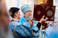 17-В праздник чудотворной Феодоровской иконы Божией Матери Управляющий Усть-Каменогорской и Семипалатинской епархией сослужил митрополиту Александру за Божественной Литургией в Вознесенском соборе Алматы