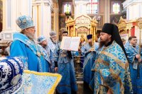 21-В праздник чудотворной Феодоровской иконы Божией Матери Управляющий Усть-Каменогорской и Семипалатинской епархией сослужил митрополиту Александру за Божественной Литургией в Вознесенском соборе Алматы