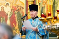 22-В праздник чудотворной Феодоровской иконы Божией Матери Управляющий Усть-Каменогорской и Семипалатинской епархией сослужил митрополиту Александру за Божественной Литургией в Вознесенском соборе Алматы