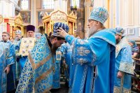 24-В праздник чудотворной Феодоровской иконы Божией Матери Управляющий Усть-Каменогорской и Семипалатинской епархией сослужил митрополиту Александру за Божественной Литургией в Вознесенском соборе Алматы