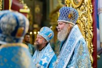 26-В праздник чудотворной Феодоровской иконы Божией Матери Управляющий Усть-Каменогорской и Семипалатинской епархией сослужил митрополиту Александру за Божественной Литургией в Вознесенском соборе Алматы