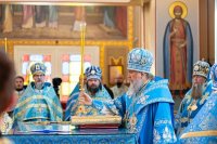 27-В праздник чудотворной Феодоровской иконы Божией Матери Управляющий Усть-Каменогорской и Семипалатинской епархией сослужил митрополиту Александру за Божественной Литургией в Вознесенском соборе Алматы