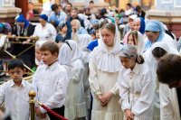 29-В праздник чудотворной Феодоровской иконы Божией Матери Управляющий Усть-Каменогорской и Семипалатинской епархией сослужил митрополиту Александру за Божественной Литургией в Вознесенском соборе Алматы