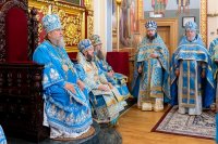33-В праздник чудотворной Феодоровской иконы Божией Матери Управляющий Усть-Каменогорской и Семипалатинской епархией сослужил митрополиту Александру за Божественной Литургией в Вознесенском соборе Алматы