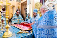 35-В праздник чудотворной Феодоровской иконы Божией Матери Управляющий Усть-Каменогорской и Семипалатинской епархией сослужил митрополиту Александру за Божественной Литургией в Вознесенском соборе Алматы