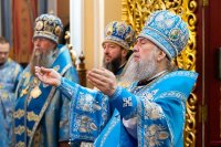37-В праздник чудотворной Феодоровской иконы Божией Матери Управляющий Усть-Каменогорской и Семипалатинской епархией сослужил митрополиту Александру за Божественной Литургией в Вознесенском соборе Алматы