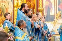 42-В праздник чудотворной Феодоровской иконы Божией Матери Управляющий Усть-Каменогорской и Семипалатинской епархией сослужил митрополиту Александру за Божественной Литургией в Вознесенском соборе Алматы