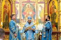 46-В праздник чудотворной Феодоровской иконы Божией Матери Управляющий Усть-Каменогорской и Семипалатинской епархией сослужил митрополиту Александру за Божественной Литургией в Вознесенском соборе Алматы