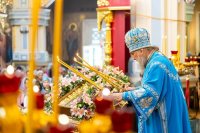 49-В праздник чудотворной Феодоровской иконы Божией Матери Управляющий Усть-Каменогорской и Семипалатинской епархией сослужил митрополиту Александру за Божественной Литургией в Вознесенском соборе Алматы
