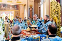 50-В праздник чудотворной Феодоровской иконы Божией Матери Управляющий Усть-Каменогорской и Семипалатинской епархией сослужил митрополиту Александру за Божественной Литургией в Вознесенском соборе Алматы