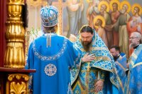 52-В праздник чудотворной Феодоровской иконы Божией Матери Управляющий Усть-Каменогорской и Семипалатинской епархией сослужил митрополиту Александру за Божественной Литургией в Вознесенском соборе Алматы