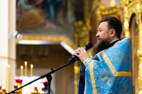 56-В праздник чудотворной Феодоровской иконы Божией Матери Управляющий Усть-Каменогорской и Семипалатинской епархией сослужил митрополиту Александру за Божественной Литургией в Вознесенском соборе Алматы