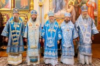 57-В праздник чудотворной Феодоровской иконы Божией Матери Управляющий Усть-Каменогорской и Семипалатинской епархией сослужил митрополиту Александру за Божественной Литургией в Вознесенском соборе Алматы
