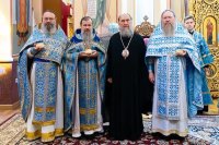62-В праздник чудотворной Феодоровской иконы Божией Матери Управляющий Усть-Каменогорской и Семипалатинской епархией сослужил митрополиту Александру за Божественной Литургией в Вознесенском соборе Алматы