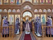 24-В день установления Таинства Евхаристии в Андреевском кафедральном соборе была совершена Божественная Литургия