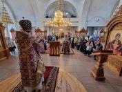 42-В день установления Таинства Евхаристии в Андреевском кафедральном соборе была совершена Божественная Литургия