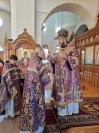 44-В день установления Таинства Евхаристии в Андреевском кафедральном соборе была совершена Божественная Литургия
