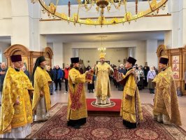 в Неделю пред Рождеством Христовым  архиепископ Амфилохий совершил Божественную Литургию в главном храме Восточного Казахстана 