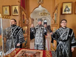 В Свято-Троицком храме была совершена Божественная Литургия Преждеосвященных Даров