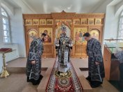 10-В Свято-Троицком храме была совершена Божественная Литургия Преждеосвященных Даров