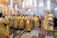 12-День памяти благоверного князя Александра Невского и святителя Митрофана Воронежского. Архиепископ Усть-Каменогорский и Семипалатинский Амфилохий сослужил митрополиту Александру за Божественной Литургией в Александро-Невском соборе Алматы