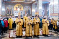 18-День памяти благоверного князя Александра Невского и святителя Митрофана Воронежского. Архиепископ Усть-Каменогорский и Семипалатинский Амфилохий сослужил митрополиту Александру за Божественной Литургией в Александро-Невском соборе Алматы
