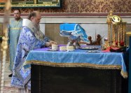 1-Благовещение Пресвятой Богородицы. Архиепископ Усть-Каменогорский и Семипалатинский Амфилохий сослужил Главе Митрополичьего округа за Божественной Литургией в главном храме Астаны