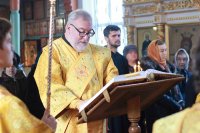 12-В день памяти великомученицы Екатерины управляющий Усть-Каменогорской и Семипалатинской епархией сослужил митрополиту Александру за Божественной Литургией в старейшем храме Астаны