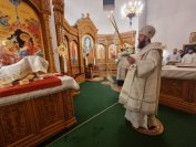 21-В святую рождественскую ночь в главном храме Рудного Алтая была совершена Божественная Литургия
