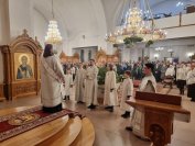 41-В святую рождественскую ночь в главном храме Рудного Алтая была совершена Божественная Литургия