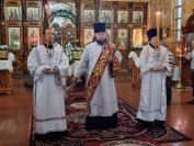 2-В день попразднства Рождества Христова архиепископ Амфилохий возглавил служение Божественной Литургии  в Покровском соборе города Усть-Каменогорска