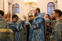 24-Накануне праздника Сретения Господня в Андреевском кафедральном соборе было совершено всенощное бдение 