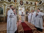 17-В день предпразднства Крещения Господня архиепископ Амфилохий совершил Божественную Литургию в Воскресенском кафедральном соборе города Семипалатинска