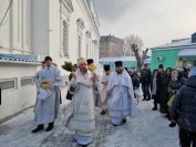 49-В день предпразднства Крещения Господня архиепископ Амфилохий совершил Божественную Литургию в Воскресенском кафедральном соборе города Семипалатинска
