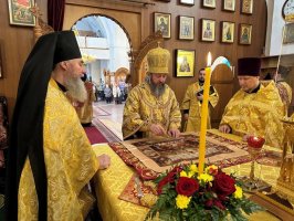 В Андреевском кафедральном соборе молитвенно почтили память святителя Николая, архиепископа Мир Ликийских