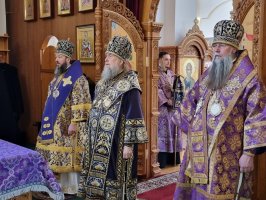 В неделю преподобной Марии Египетской Глава Митрополичьего округа совершил Литургию в Андреевском кафедральном соборе Усть-Каменогорска
