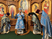 10-Архиепископ Амфилохий совершил Божественную Литургию в день праздника Введения во храм Пресвятой Богородицы
