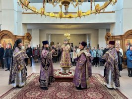 Архиепископ Амфилохий совершил Божественную Литургию в Андреевском кафедральном соборе в Неделю 5-ю Святой Четыредесятницы 