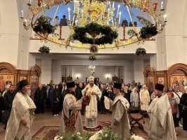 Светлый праздник Рождества Христова молитвенно встретили в Андреевском кафедральном соборе города Усть-Каменогорска 